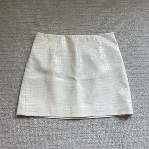 Alice and Olivia Rubi Croc-Embossed Faux Leather Mini Skirt white